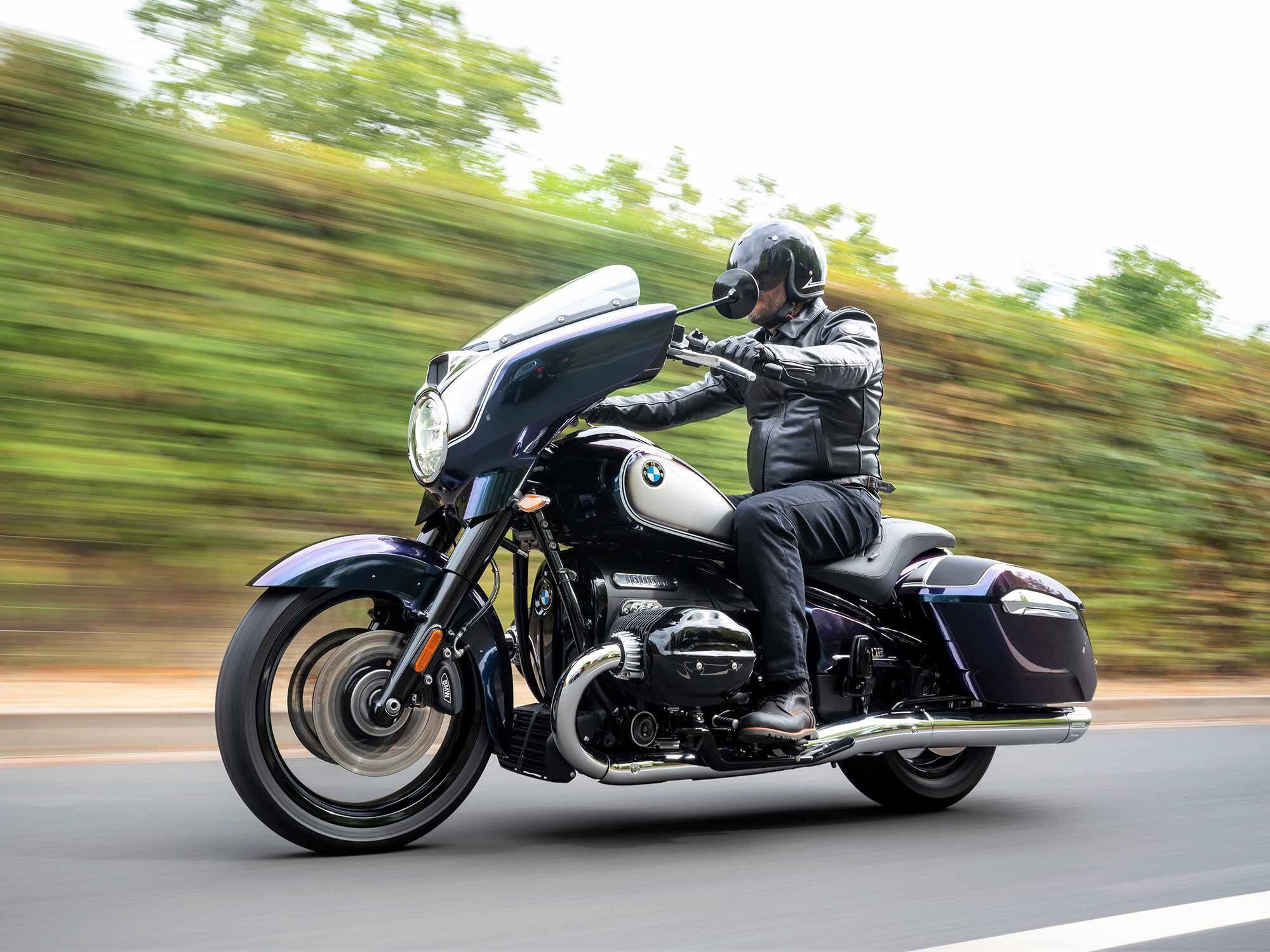 The 2022 BMW R 18 B was released earlier this year. Here it is in the optional Galaxy Dust colorway.