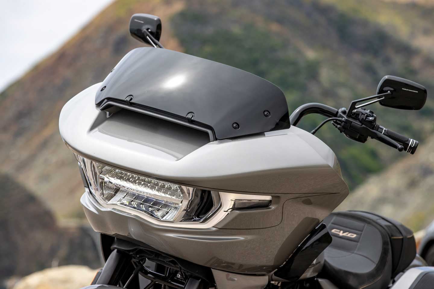 Just like the CVO Street Glide, the Road Glide’s new frame-mounted fairing provides improved air management.