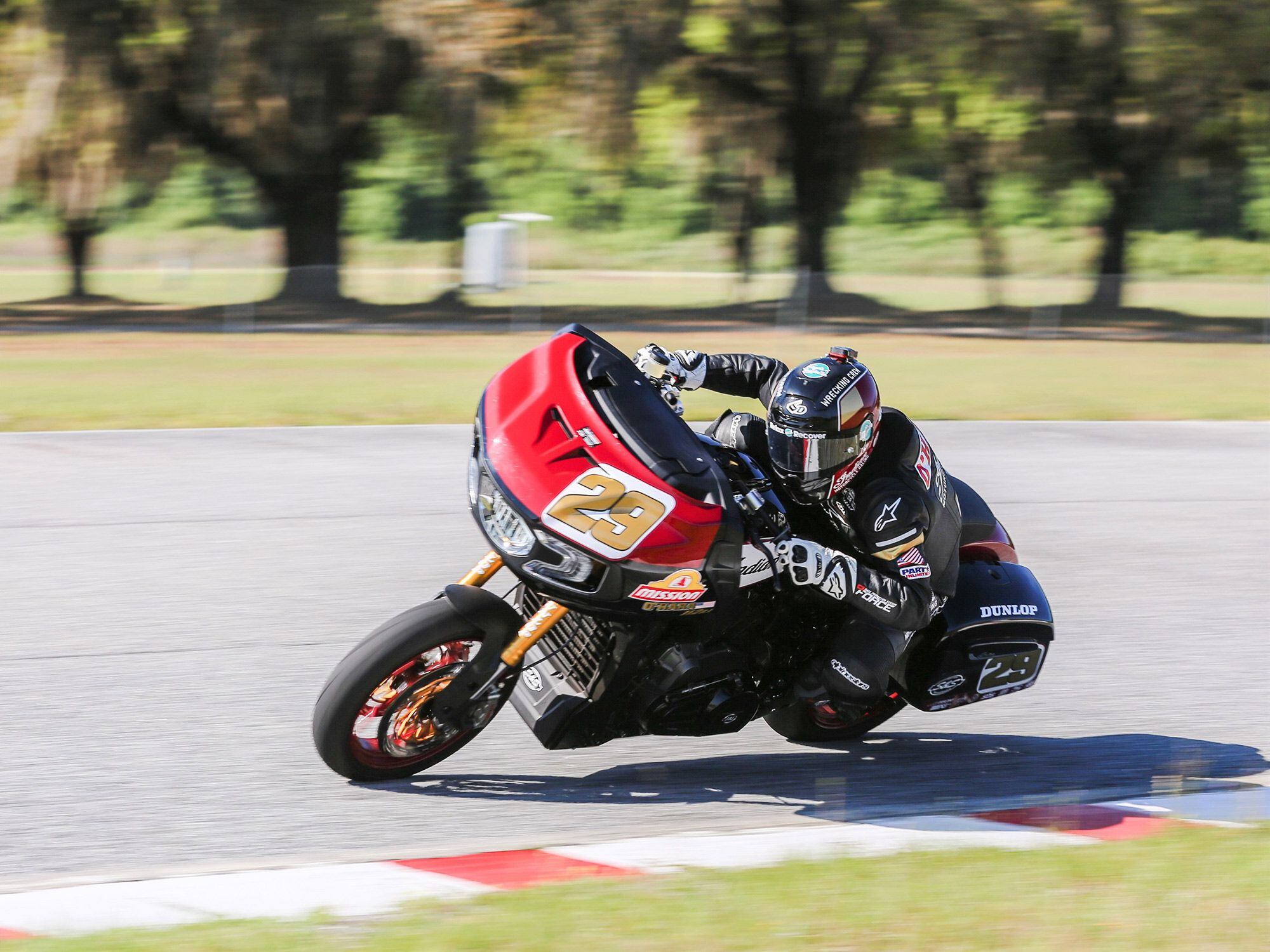 De kampioen en racefavoriet van vorig jaar, Tyler O'Hara, eindigde de Road America-race niet vanwege mechanische problemen met zijn Indian Challenger.
