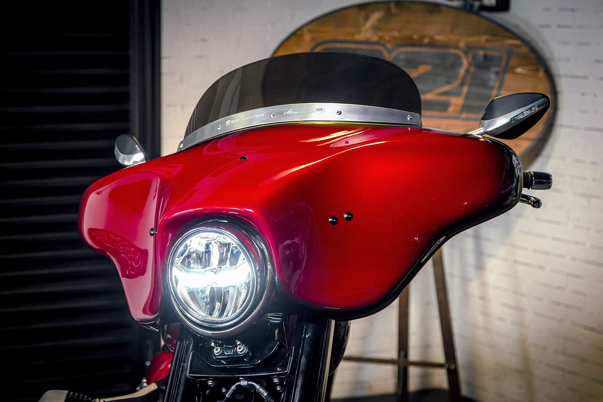 Up front the Aurora carries a clear homage to the Harley batwing.