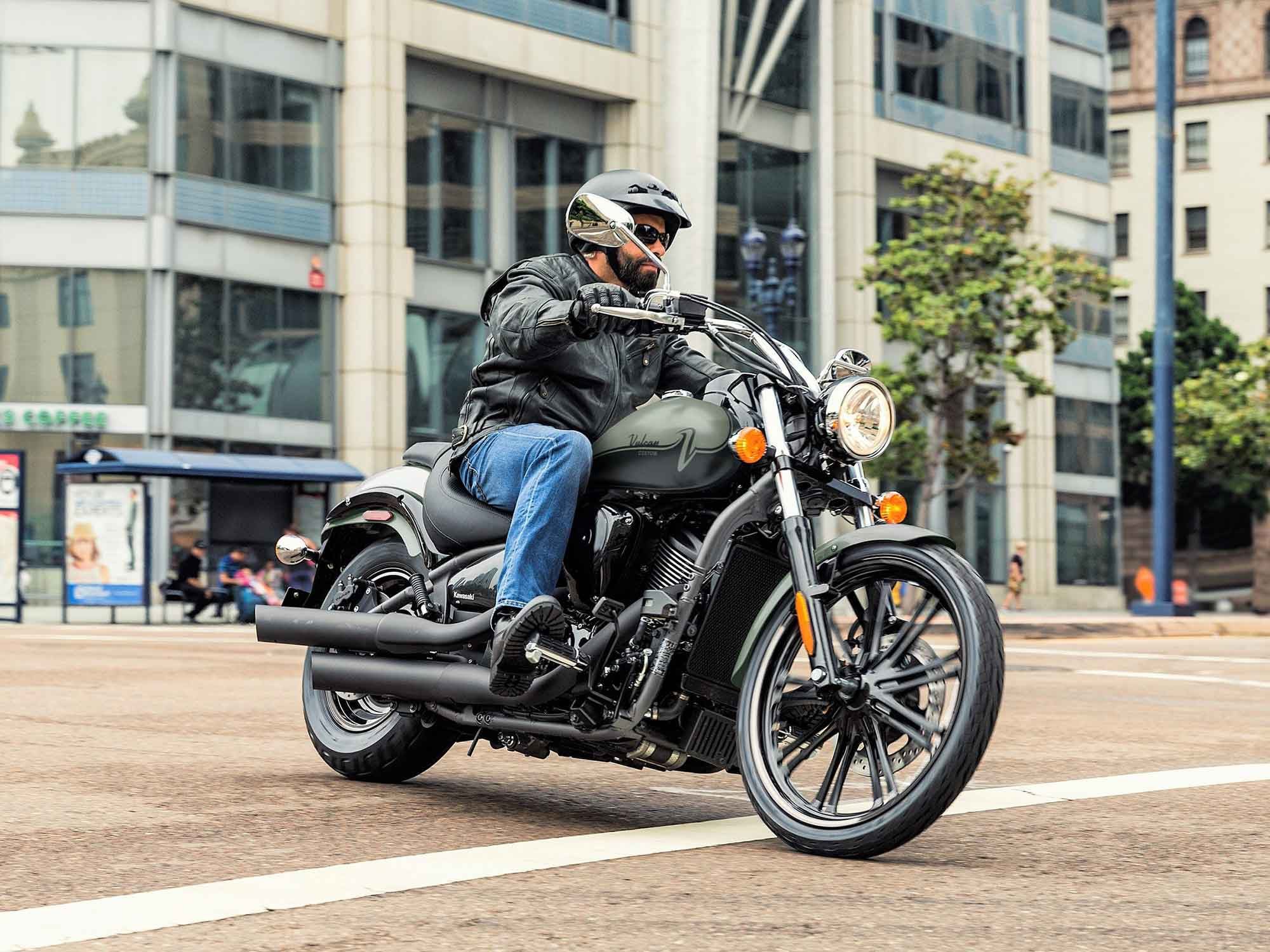 The Vulcan 900 Custom returns to the 2023 Kawasaki lineup in the new Pearl Matte Sage Green hue.