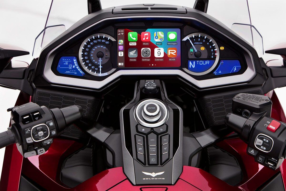 A full-color 7-inch TFT screen comes standard on all the Wings for 2023, as does an electric windscreen and Apple CarPlay integration (Gold Wing Tour Airbag DCT shown).