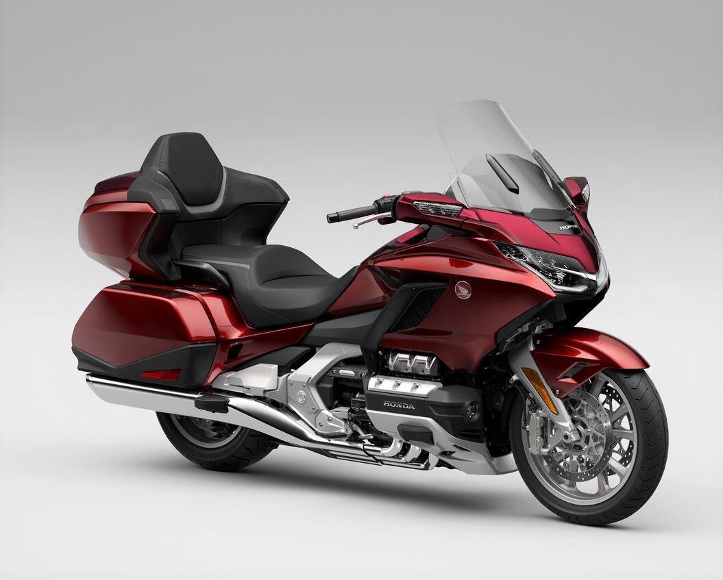 Sitting atop the Gold Wing family is the Tour Airbag DCT.