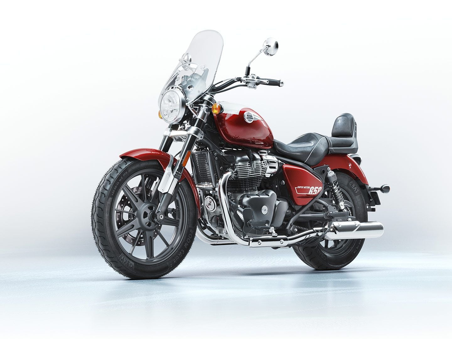The Super Meteor 650 Tourer comes with a windscreen, deluxe touring seat, and a pillion backrest.