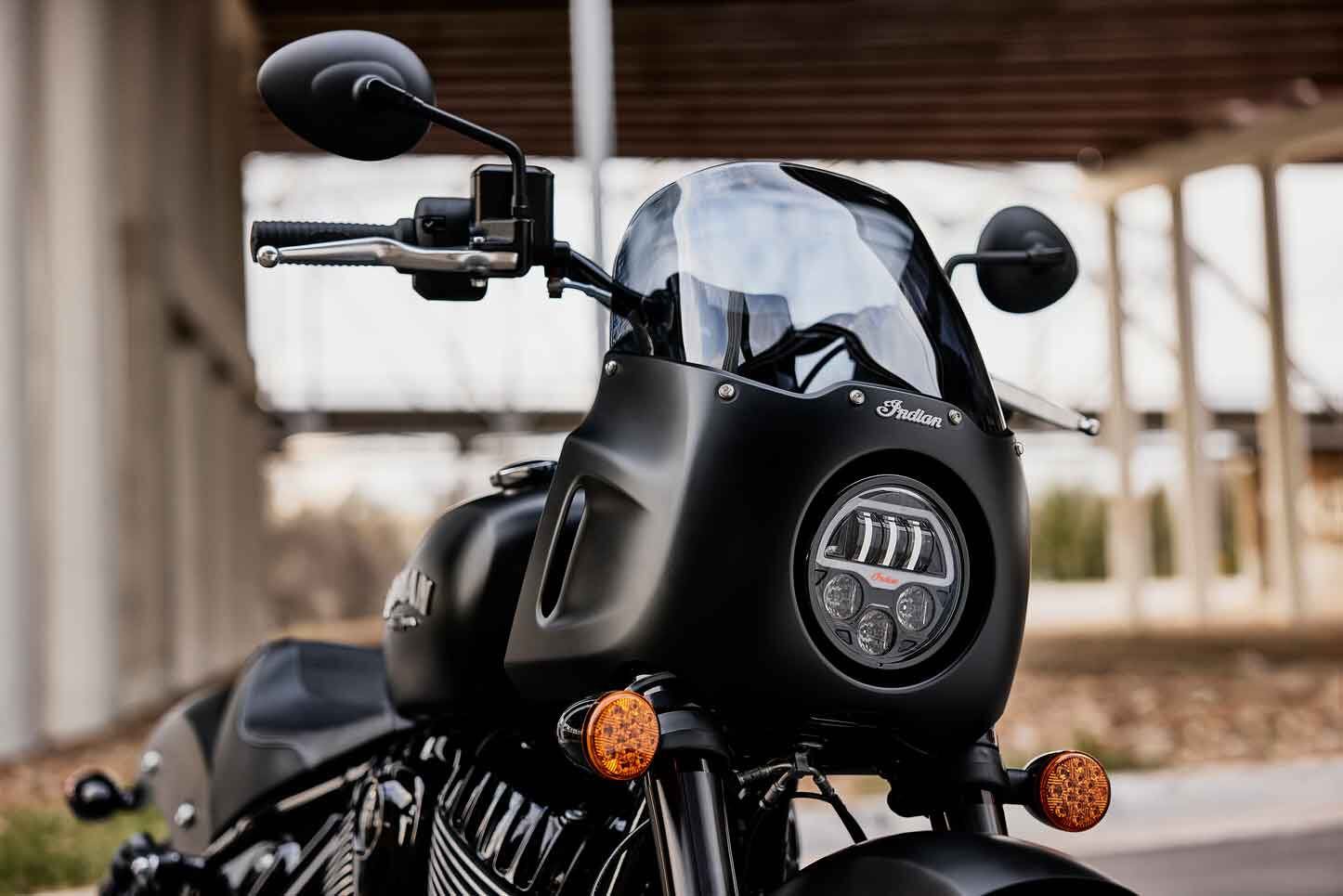 A quarter fairing gives the Sport Chief some retro style.