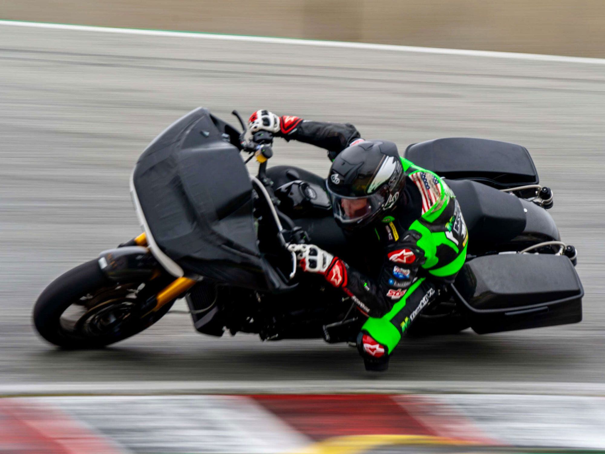Factory Harley-rijder Kyle Wyman zat O'Hara op de hielen en leidde ook een groot deel van de race.