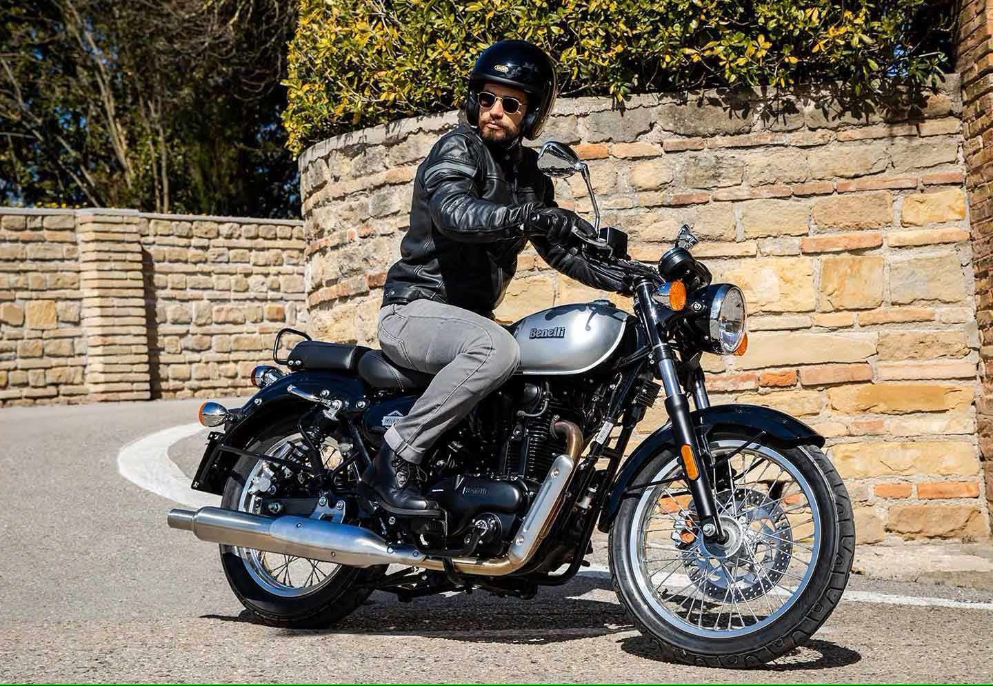 The Imperiale is almost retro to a fault, with an air-cooled single-cylinder engine, five-speed gearbox, spoke wheels, peashooters, and so on.