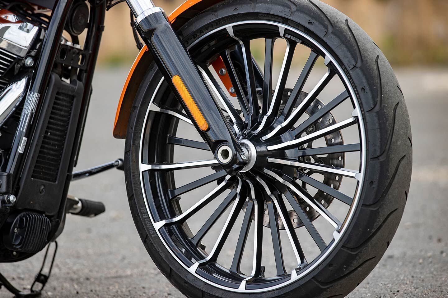Key to the Breakout’s styling are the contrast-cut, 26-spoke wheels. Up front is a 21, and out back a wide 8-incher.