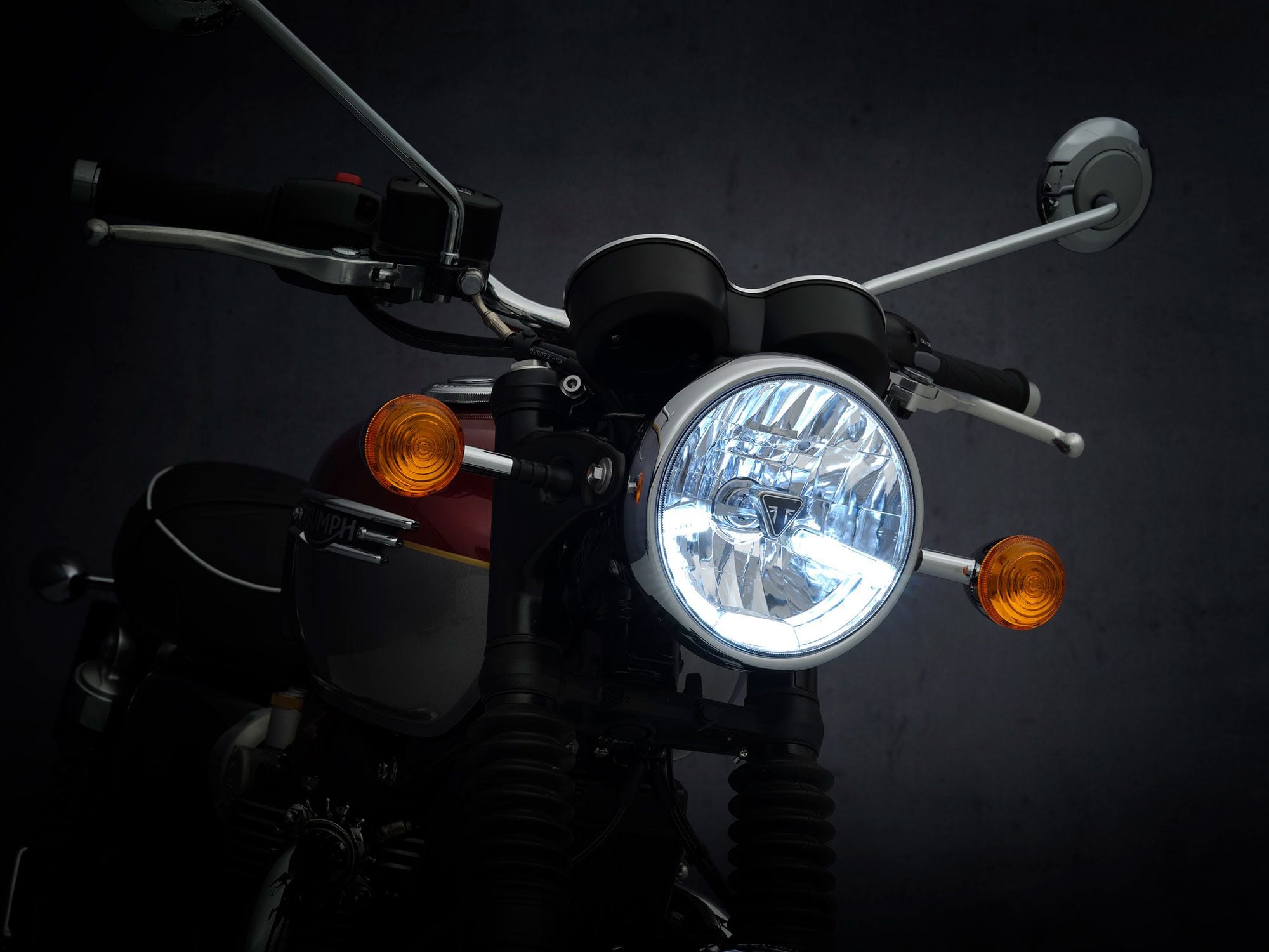 Full LED headlights, some with DRL, are featured on most of the new 2022 Bonneville range.