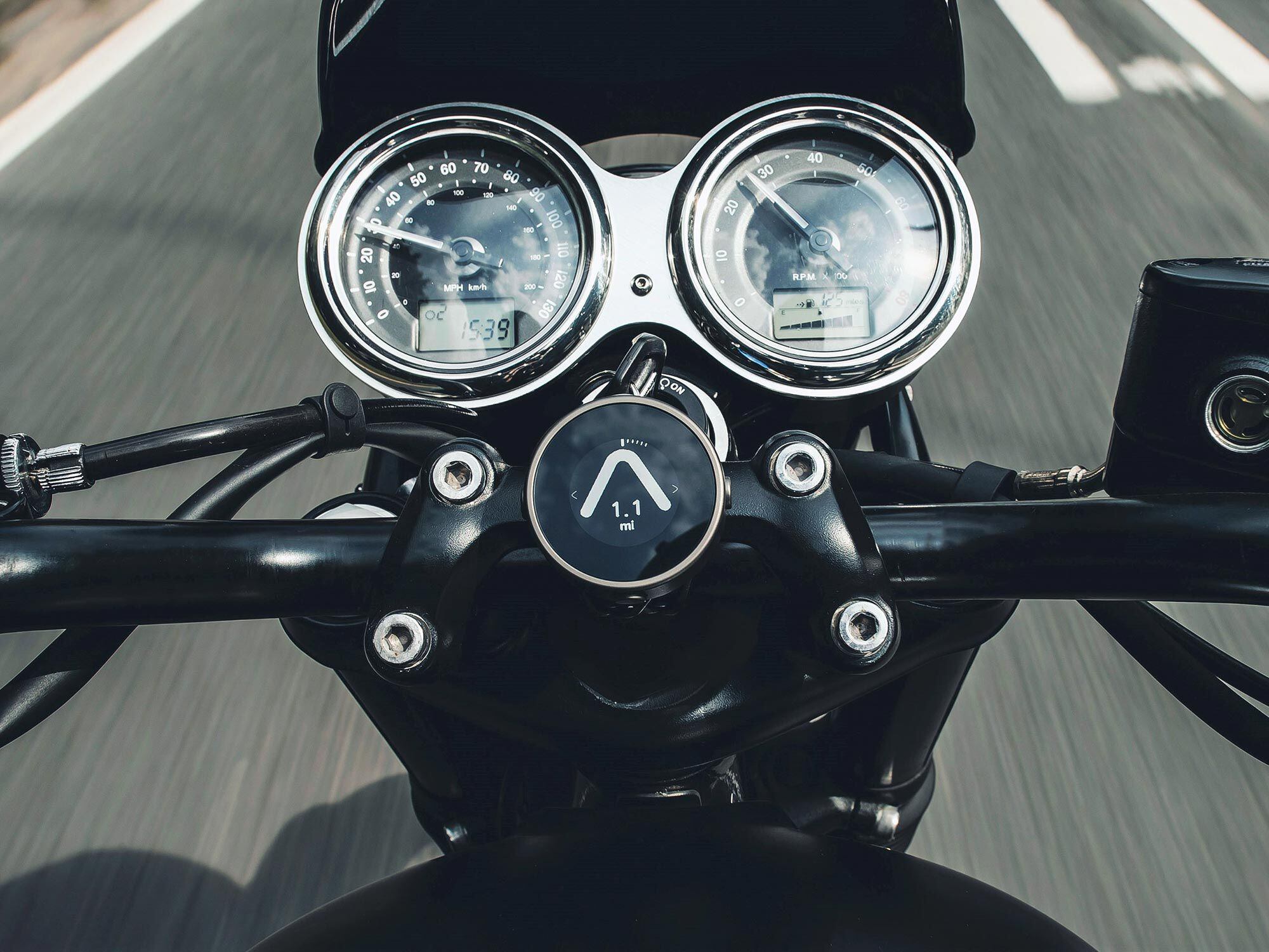 Naast de Speed ​​Twin-updates kondigde Triumph ook een nieuwe samenwerking aan met het navigatiemerk Beeline.  Triumph-merkeenheden zullen dit jaar beschikbaar worden gesteld voor $ 279.