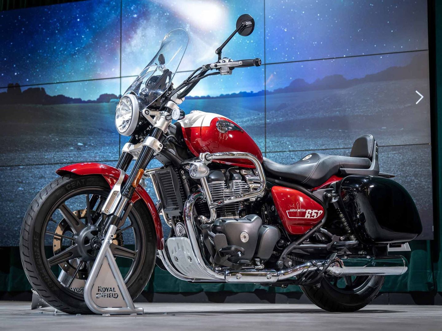 Royal Enfield Debuts Super Meteor Cruiser for 2023 Motorcycle Cruiser