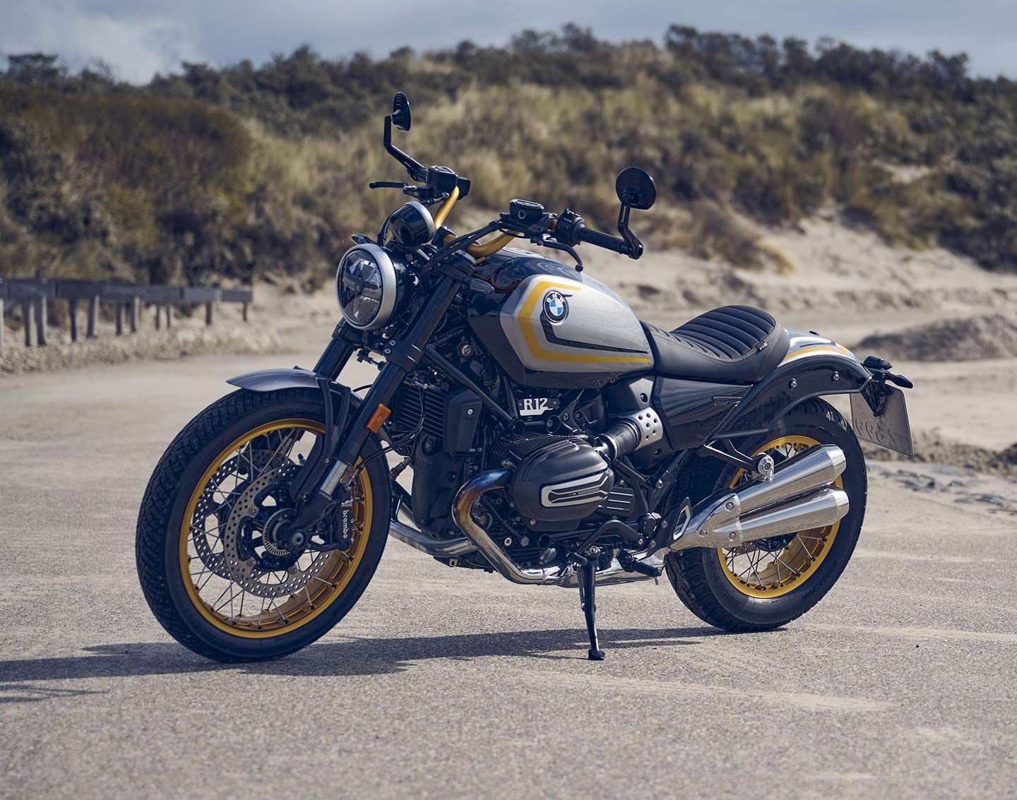 The new 2024 R 12 cruiser shares its boxer engine and new frame with the R 12 nineT, but rolls with a differently shaped steel tank and a more sedate engine tune.