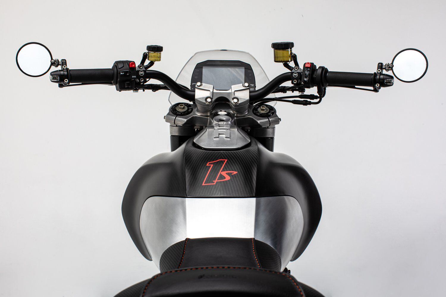 The 1s cockpit features a wide, low handlebar, and Arch’s in-house-designed TFT digital instrumentation.