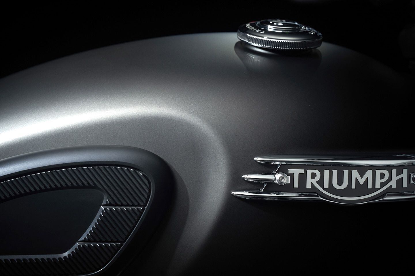 Detail of the Bonneville T120 Black Stealth Edition tank.