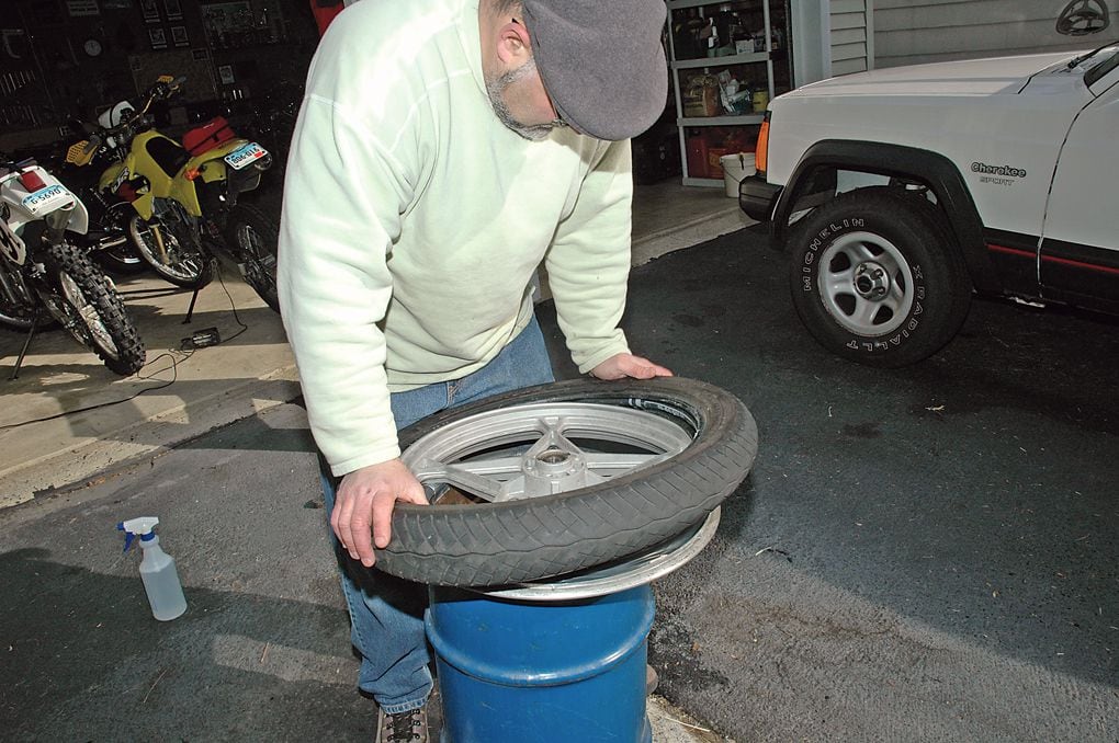 How To Change A Motorcycle Tire On The Road Reviewmotors.co