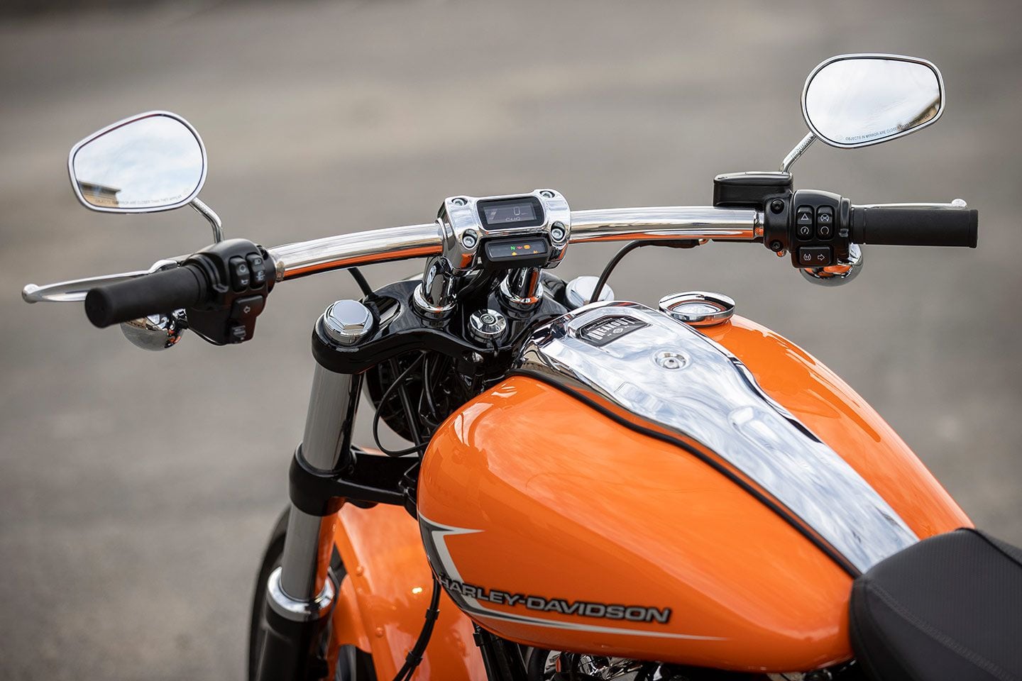 For 2023, the Breakout gets a 3/4-inch taller handlebar riser.