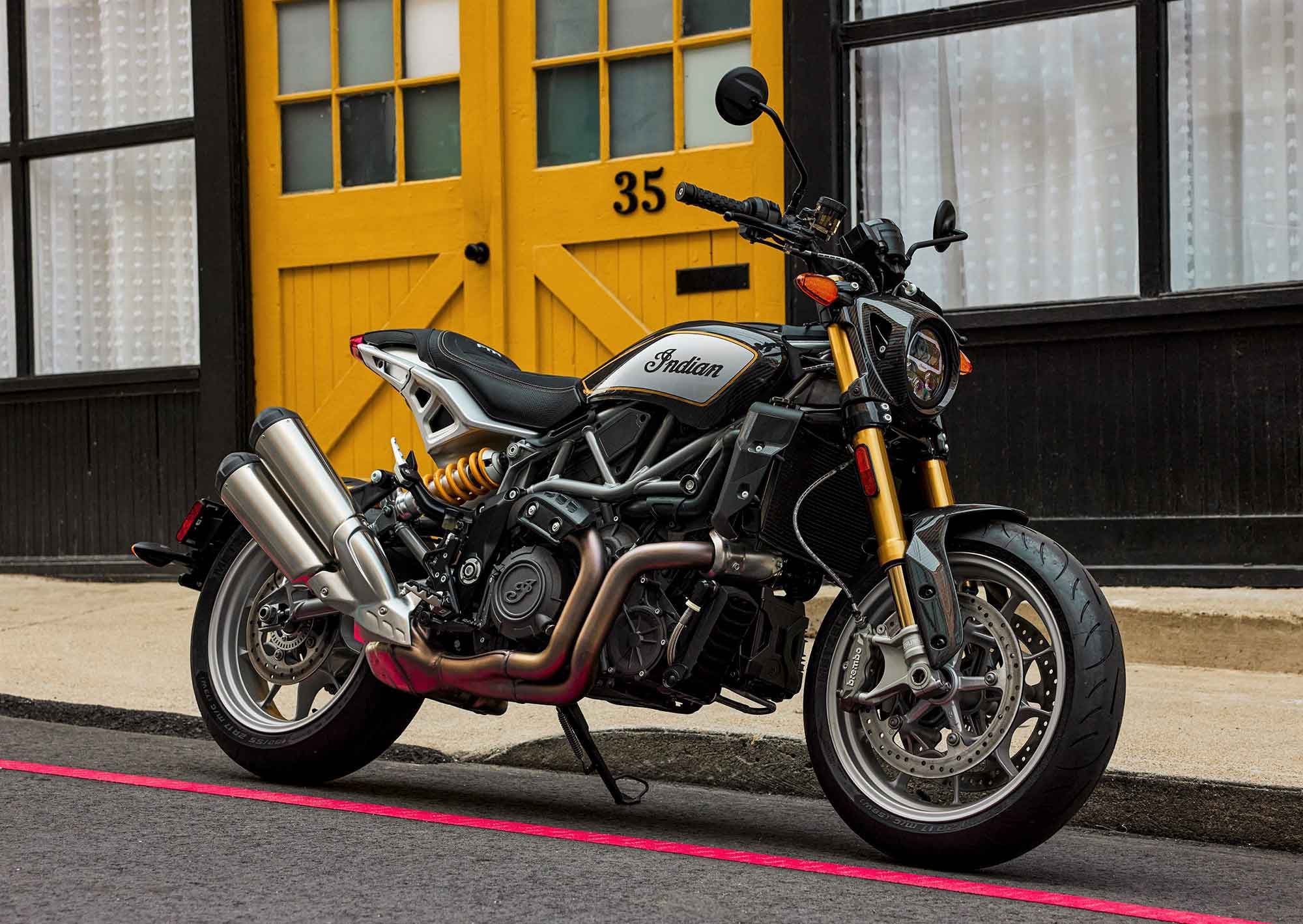 The top-line 2023 FTR R Carbon is back for 2023 with a new gauge as well as refinements to the brakes and clutch. Price is $17,249.