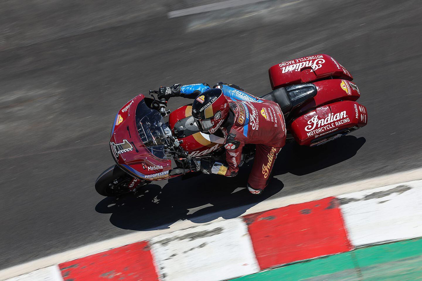 “Lebih” dari 165 hp diproduksi oleh mesin V-twin 112ci India yang digunakan di KOTB Challenger.