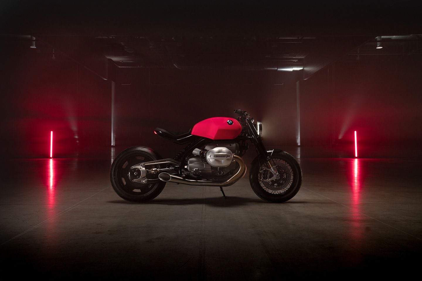 Side view of the BMW R 20 concept.