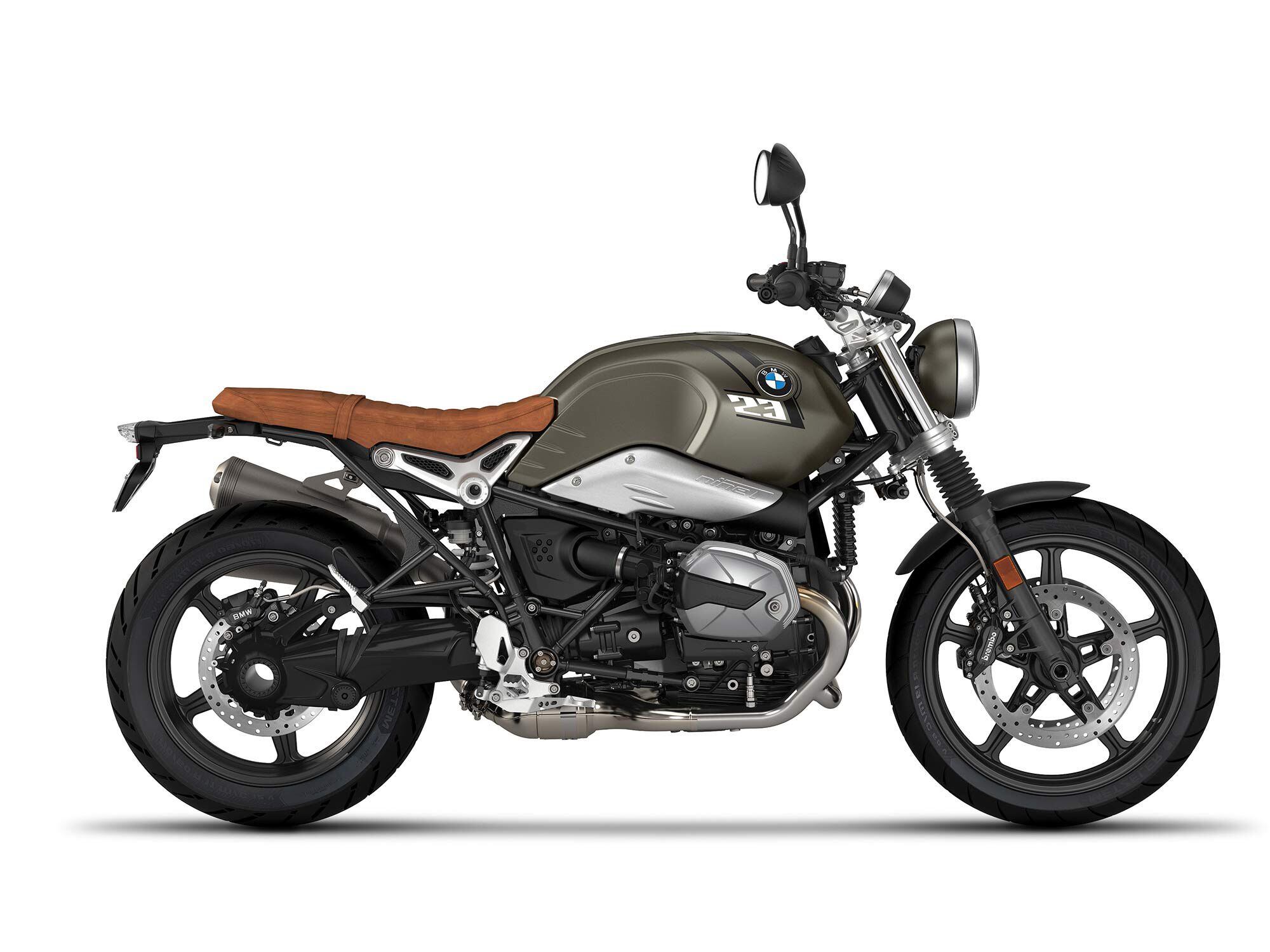 The R nineT Scrambler adds the Select Package for US models in 2023. Here’s the new Manhattan Metallic Matte color with a brown seat.