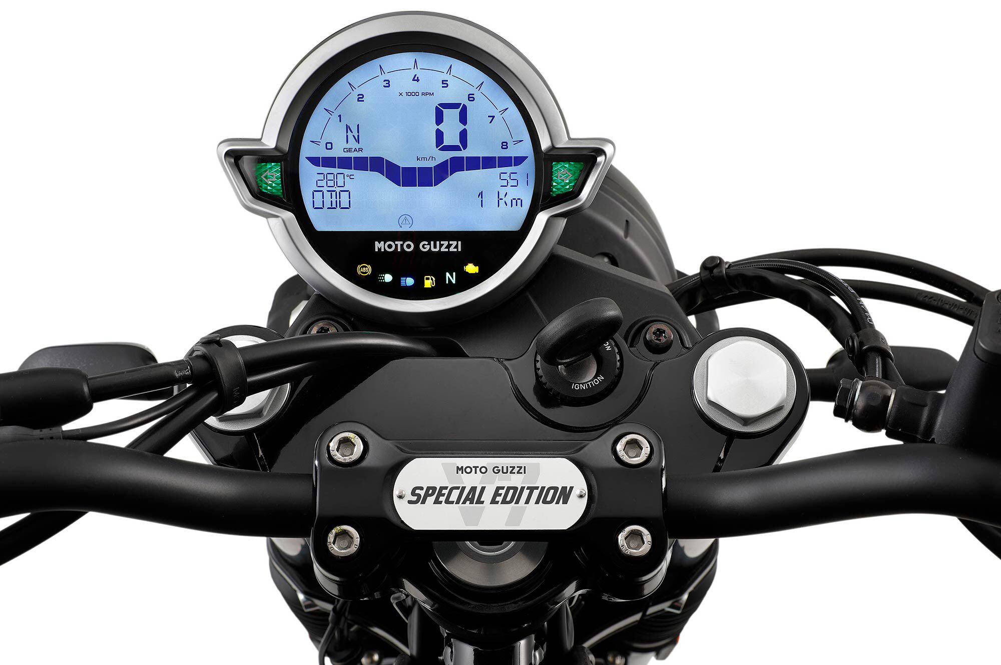 In case there’s any confusion, the V7 Stone Special Edition’s boldly worded handlebar clamp tells you what you’re riding.