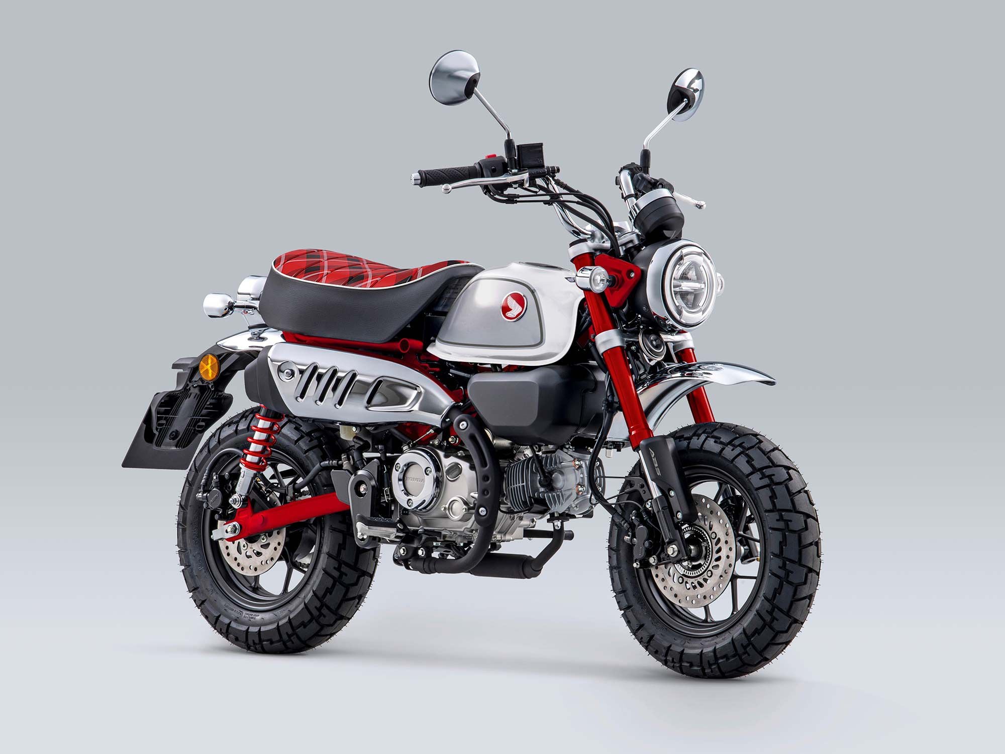 The Monkey’s classic Pearl Nebula Red option returns for 2023 too, this time on the color-matched frame and suspension bits. That seat, though, is next level.