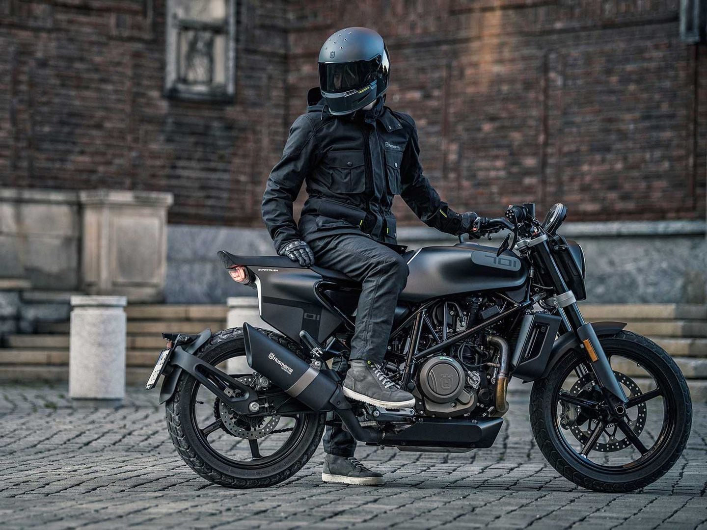 Husqvarna 701 svartpilen style on sale