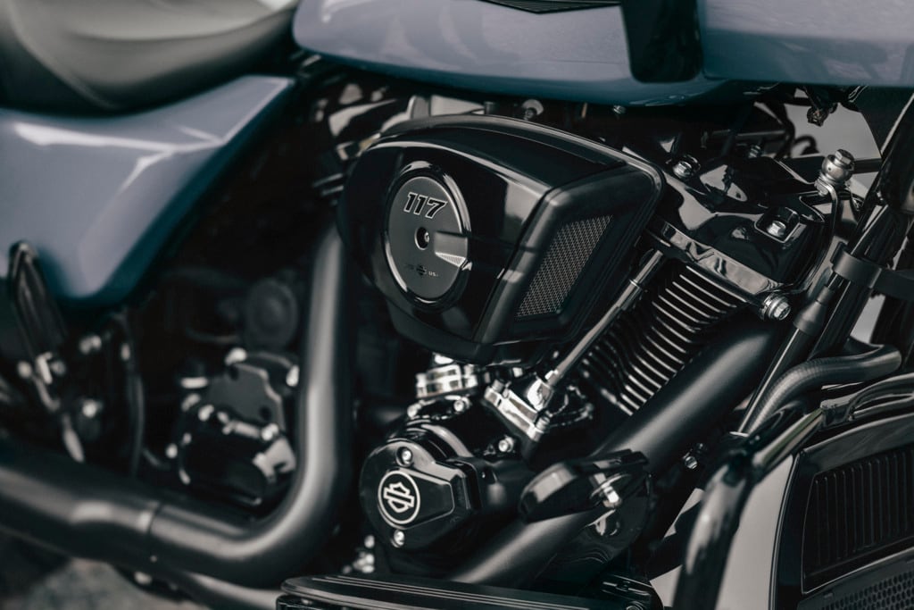 The Milwaukee-Eight 117 engine uses redesigned liquid-cooled cylinder heads. Compared to the outgoing model's 107ci engine, it produces 22 percent more horsepower and 19 percent more peak torque.