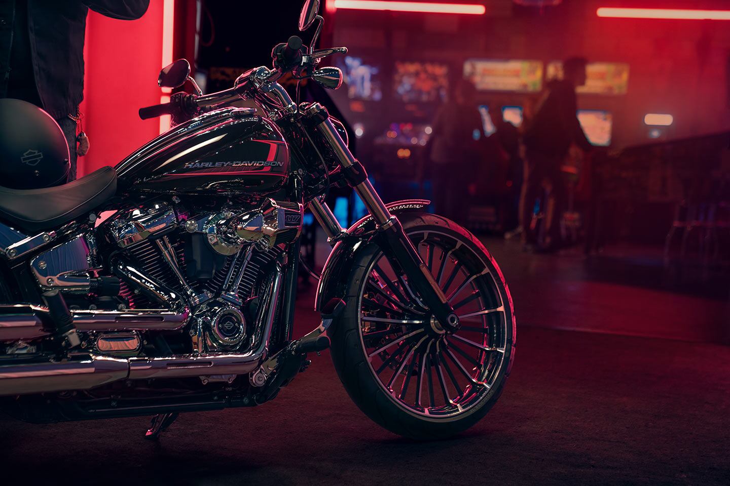 There's something about the glow of neon on chrome, right? The Milwaukee-Eight 117 breathes through a Heavy Breather intake with an exposed filter. What's cooler, an exposed air filter hanging out in the breeze or fiberglass-wrapped exhaust headers?