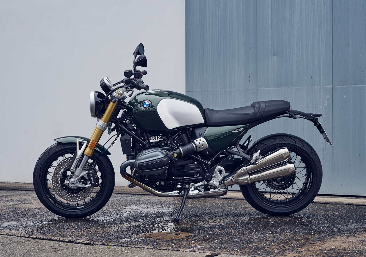 Although it also gets the new one-piece frame, the sportier R 12 nineT inherits most of its predecessor's streetwise attitude, with more power, 17-inch wheels, and a taller seat than the R 12.