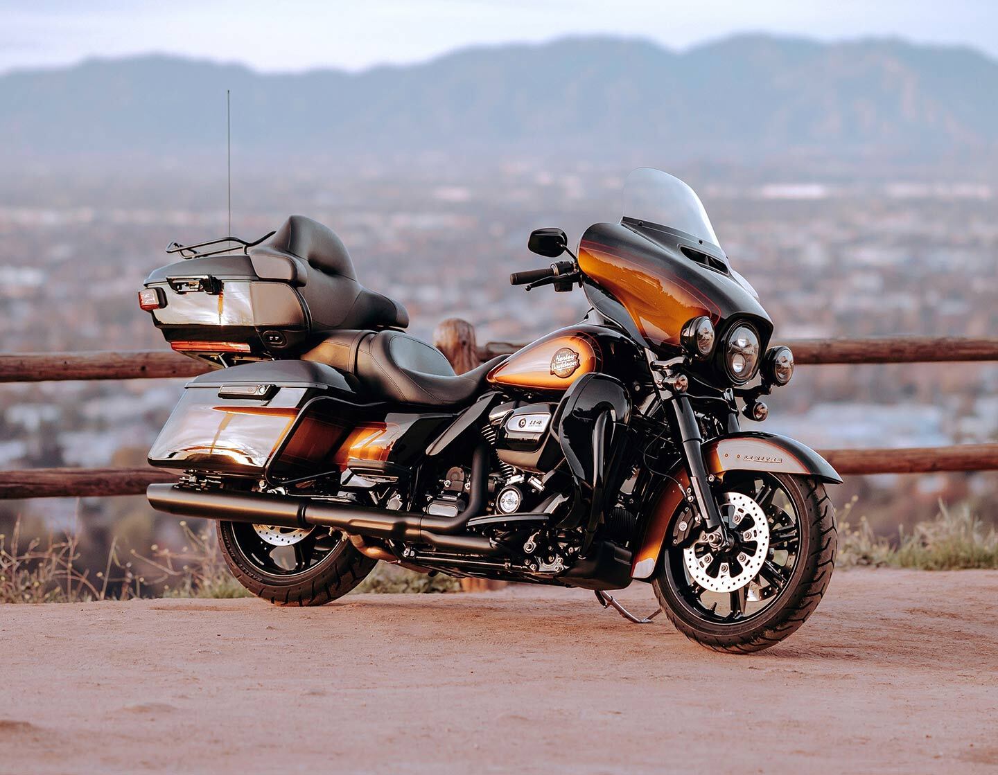 The 2024 Ultra Limited also joins the 2024 Enthusiast series with the Tobacco Fade scheme, which also includes special medallions and unique graphics. The bike is mechanically identical to the base model.