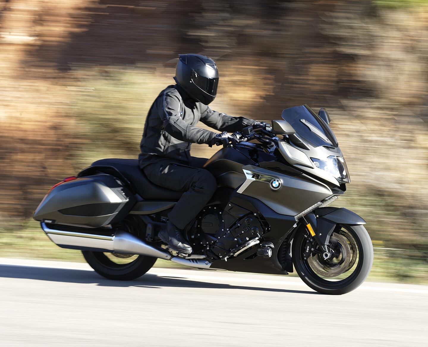 Riders going the distance will dig the K 1600 B's broad front fairing, electronically adjustable windscreen—and a really long list of other up-to-date bells and whistles.