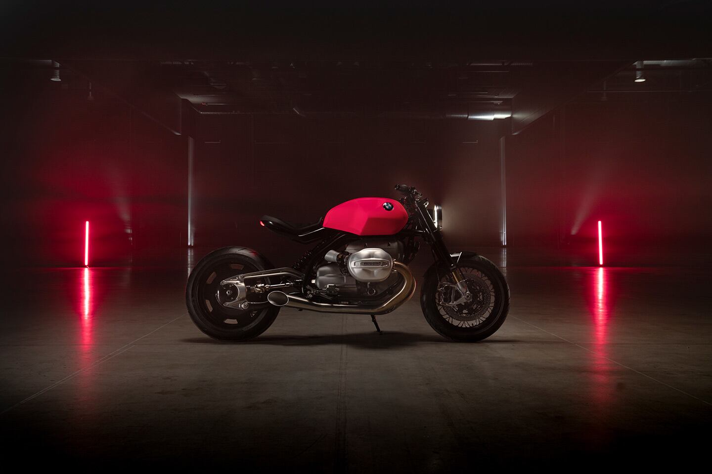 Side view of the BMW R 20 concept.