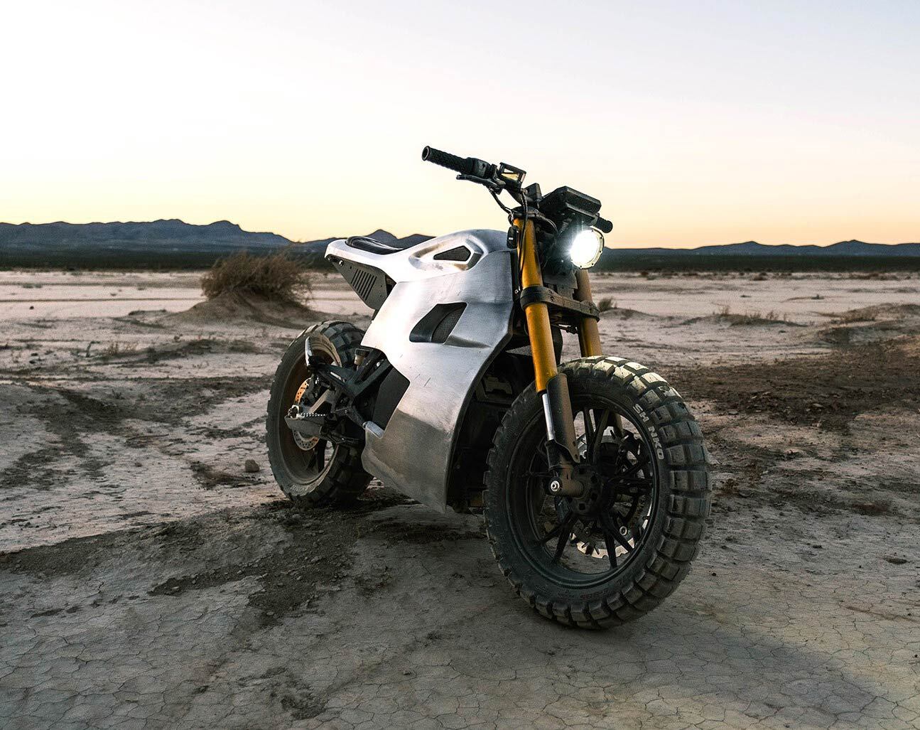 The Ryvid Anthem custom combines sleek futuristic design with a retro/dystopian vibe.
