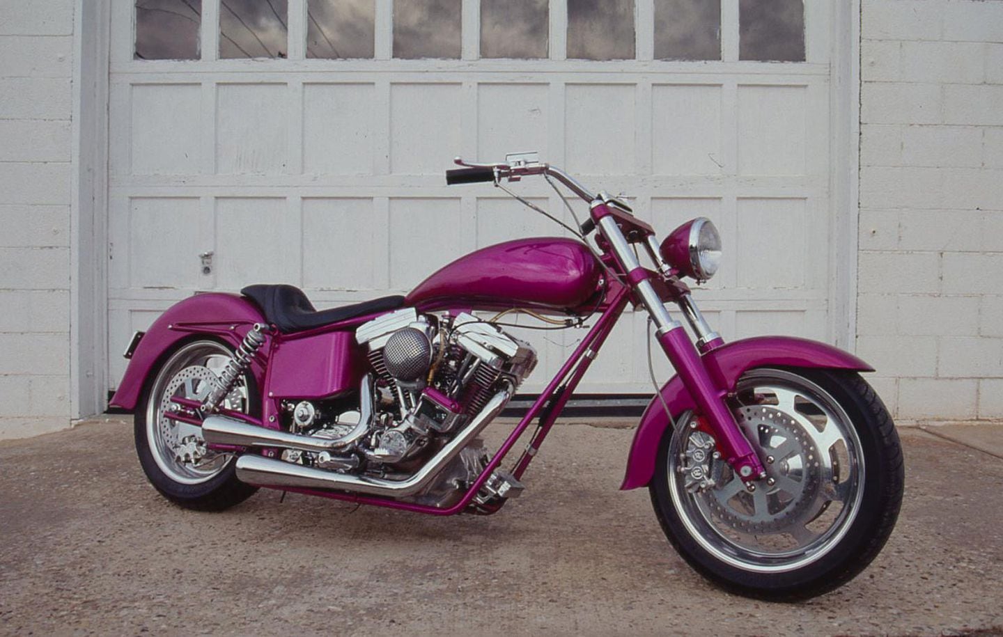 90s Harley Custom Show × Hooters IEQE4AVXTVDHRH2DSPQGX3LMBE.jpg