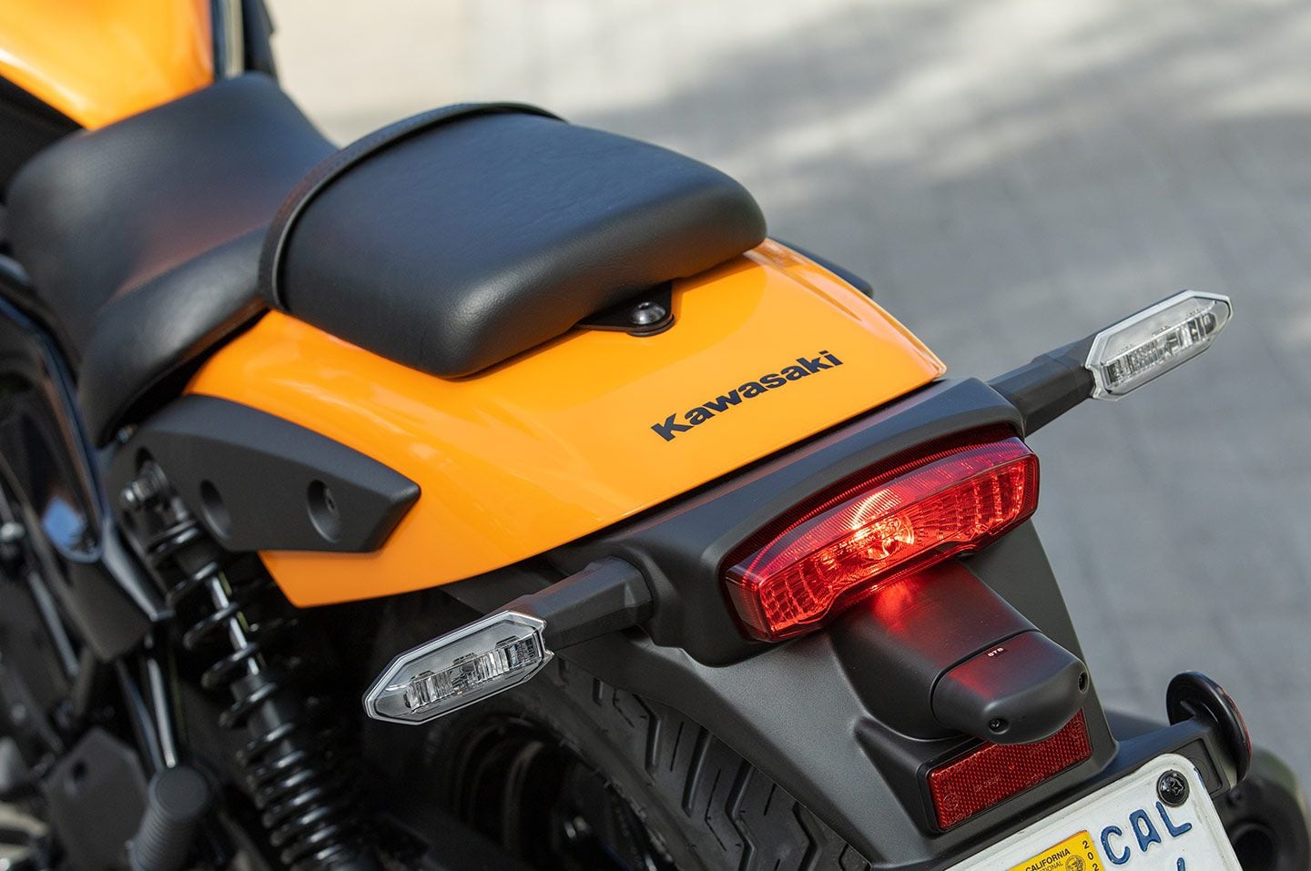 Maintaining the long and low styling of a cruiser, Kawasaki designed the tailsection to pay homage to the Eliminator lineage.
