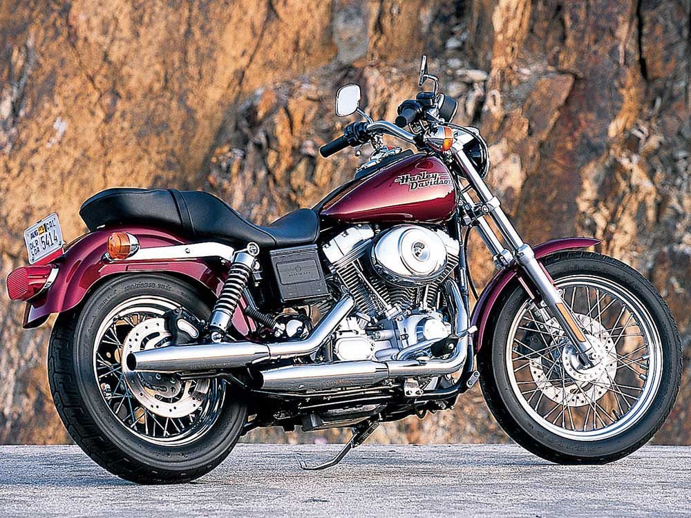 Battle Of The Basic Big Twins 2000 Harley Davidson Fat Boy and Dyna Super Glide From The Archives Motorcycle Cruiser