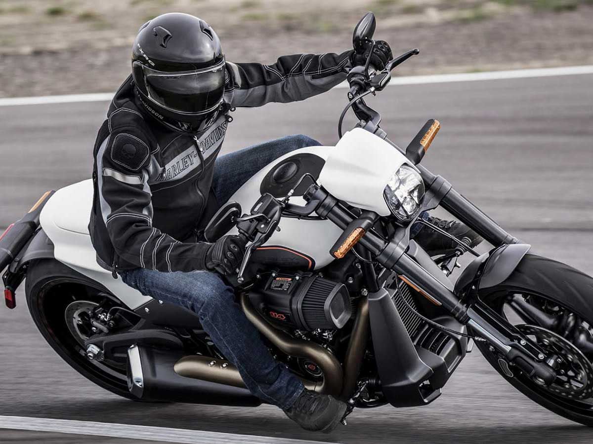 Power shop cruiser motorcycle