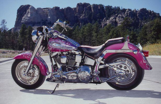 90s Harley Custom Show × Hooters IEQE4AVXTVDHRH2DSPQGX3LMBE.jpg
